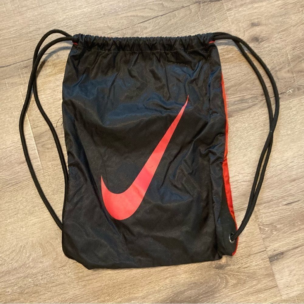 Nike Black Cinch Bag EUC